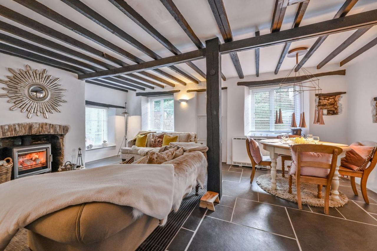 A Superb Bijou Retreat With Jacuzzi Near An Excellent Village Pub Йелвертон Экстерьер фото