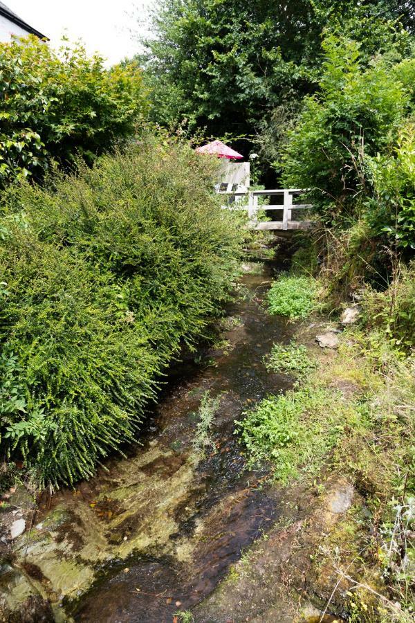 A Superb Bijou Retreat With Jacuzzi Near An Excellent Village Pub Йелвертон Экстерьер фото